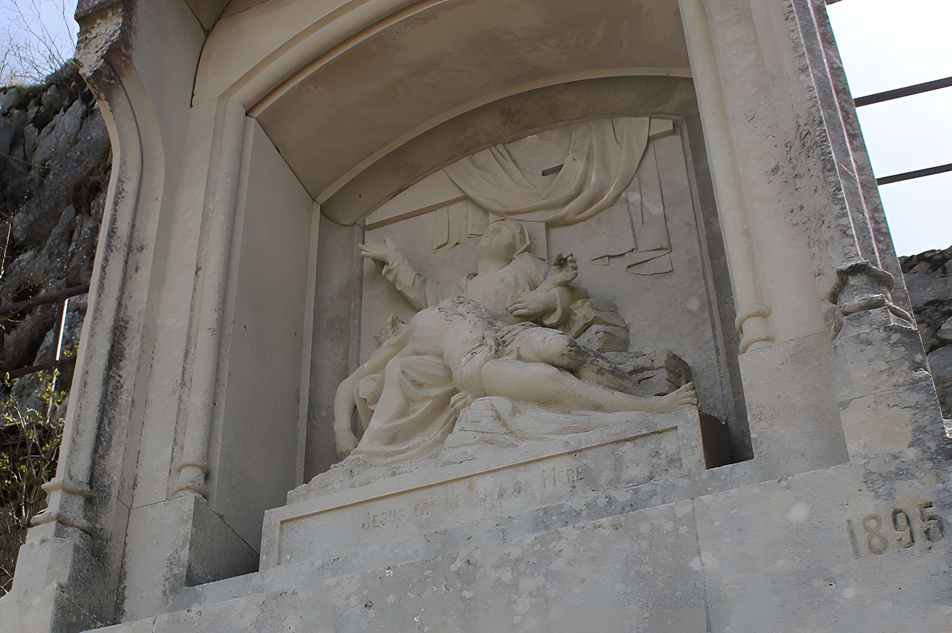 Mont-calvaire de Sombacour (également sur commune de Bians-les-Usiers)