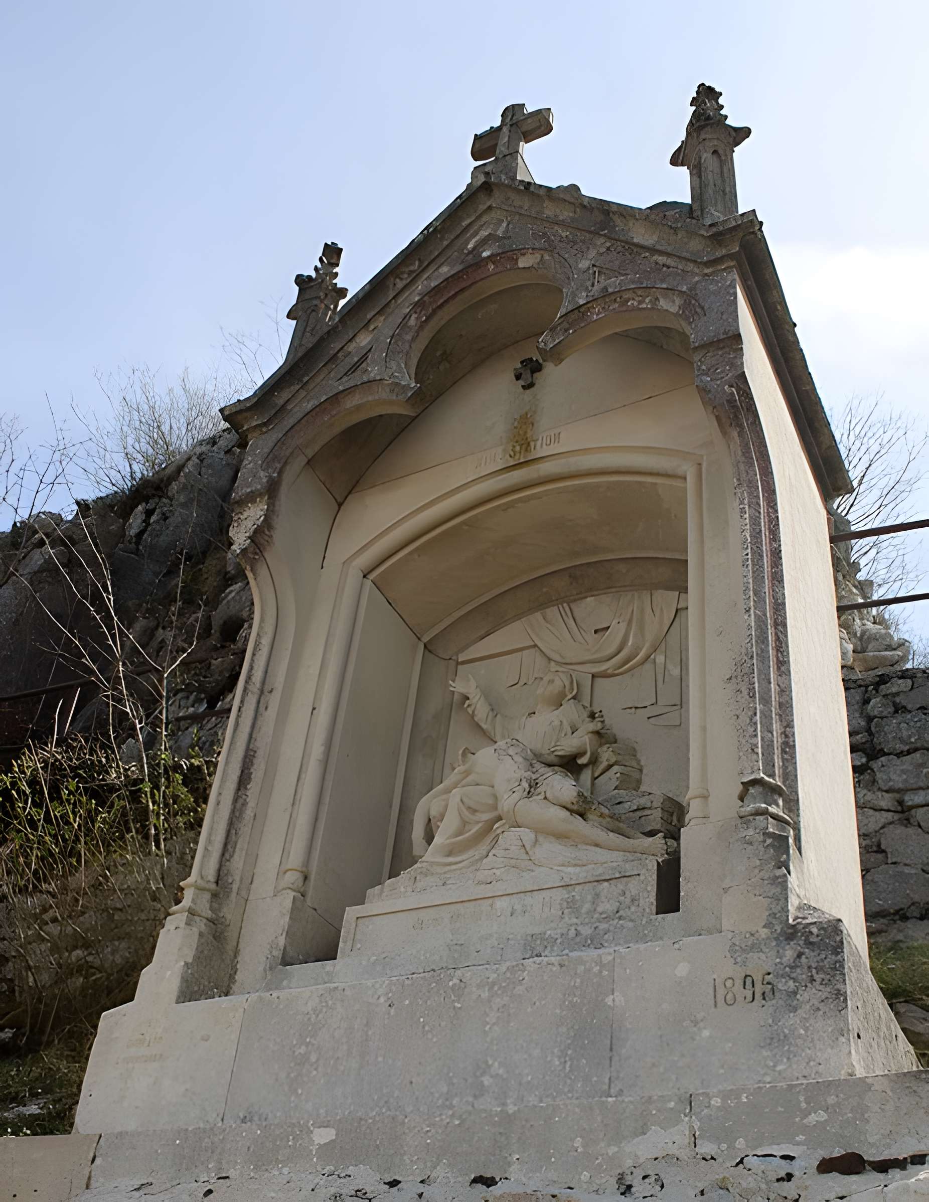 Mont-calvaire de Sombacour (également sur commune de Bians-les-Usiers)