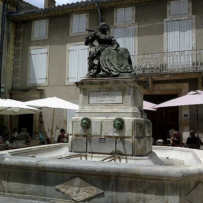 Photo de Statue de Madame de Sévigné