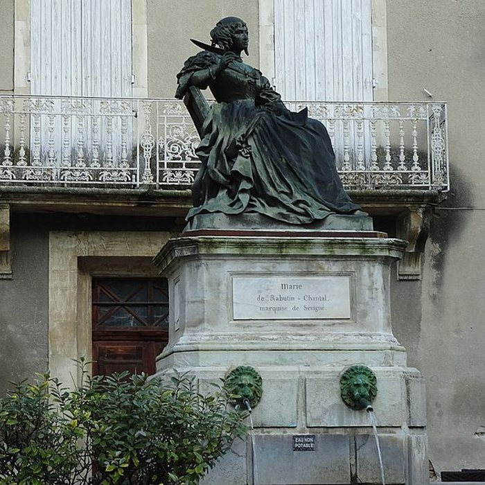 Photo de Statue de Madame de Sévigné