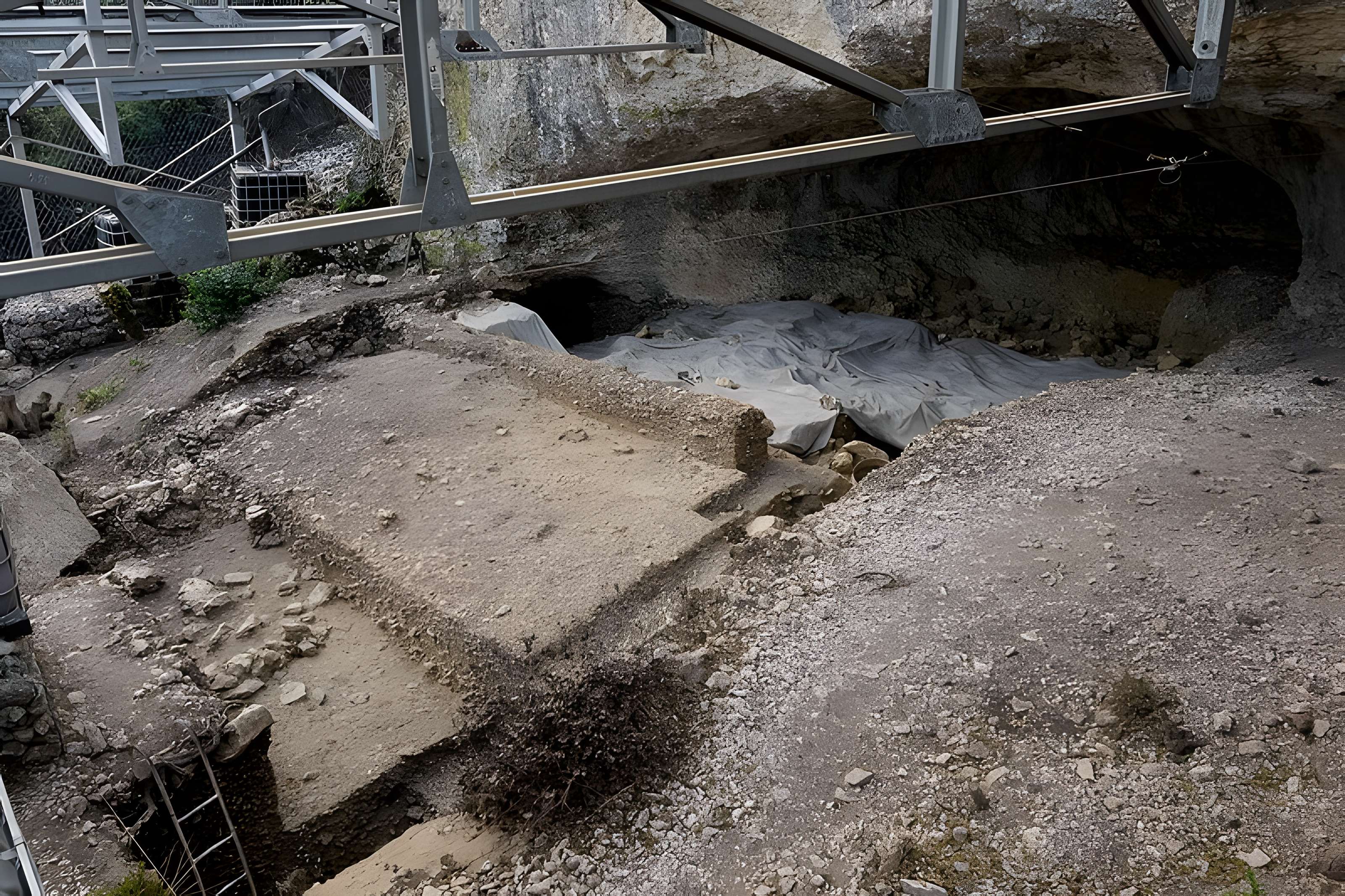 Ensemble archéologique dit de la Grotte Mandrin