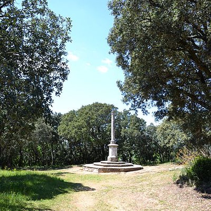 Photo de Chapelle funéraire des Seigneurs de la Baume