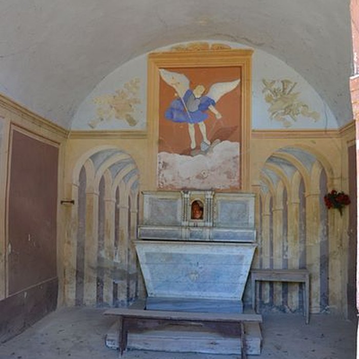 Photo de Chapelle funéraire des Seigneurs de la Baume