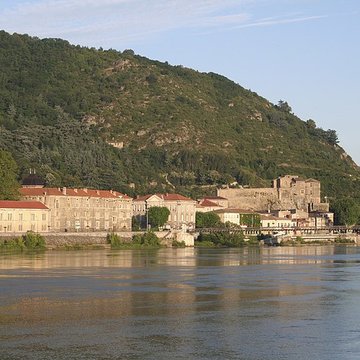 Passerelle Seguin sur le Rhône également sur commune de Tournon-sur-Rhône, dans lArdèche