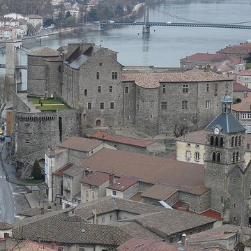 Passerelle Seguin sur le Rhône également sur commune de Tournon-sur-Rhône, dans lArdèche