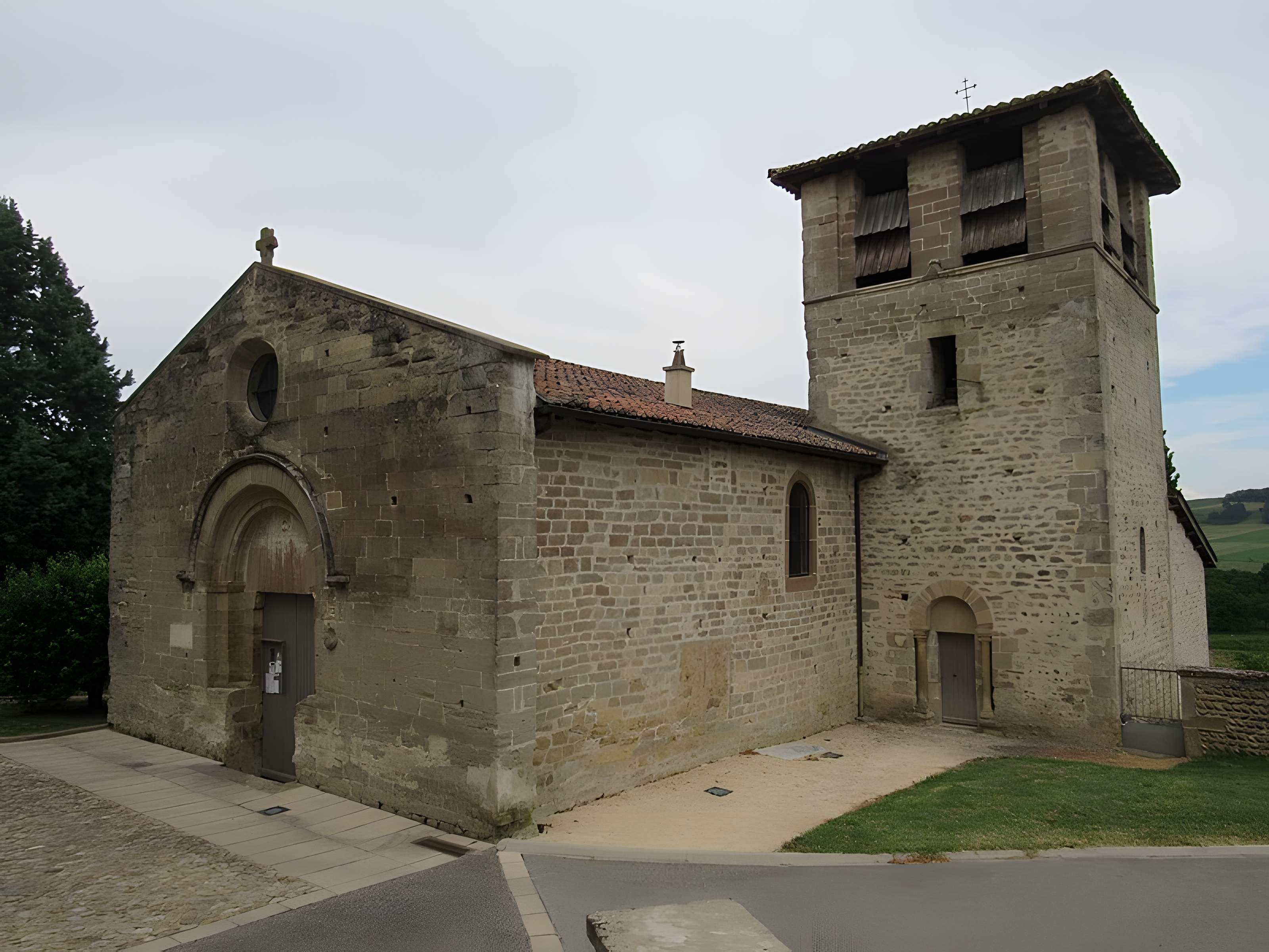 Eglise et son cimetière