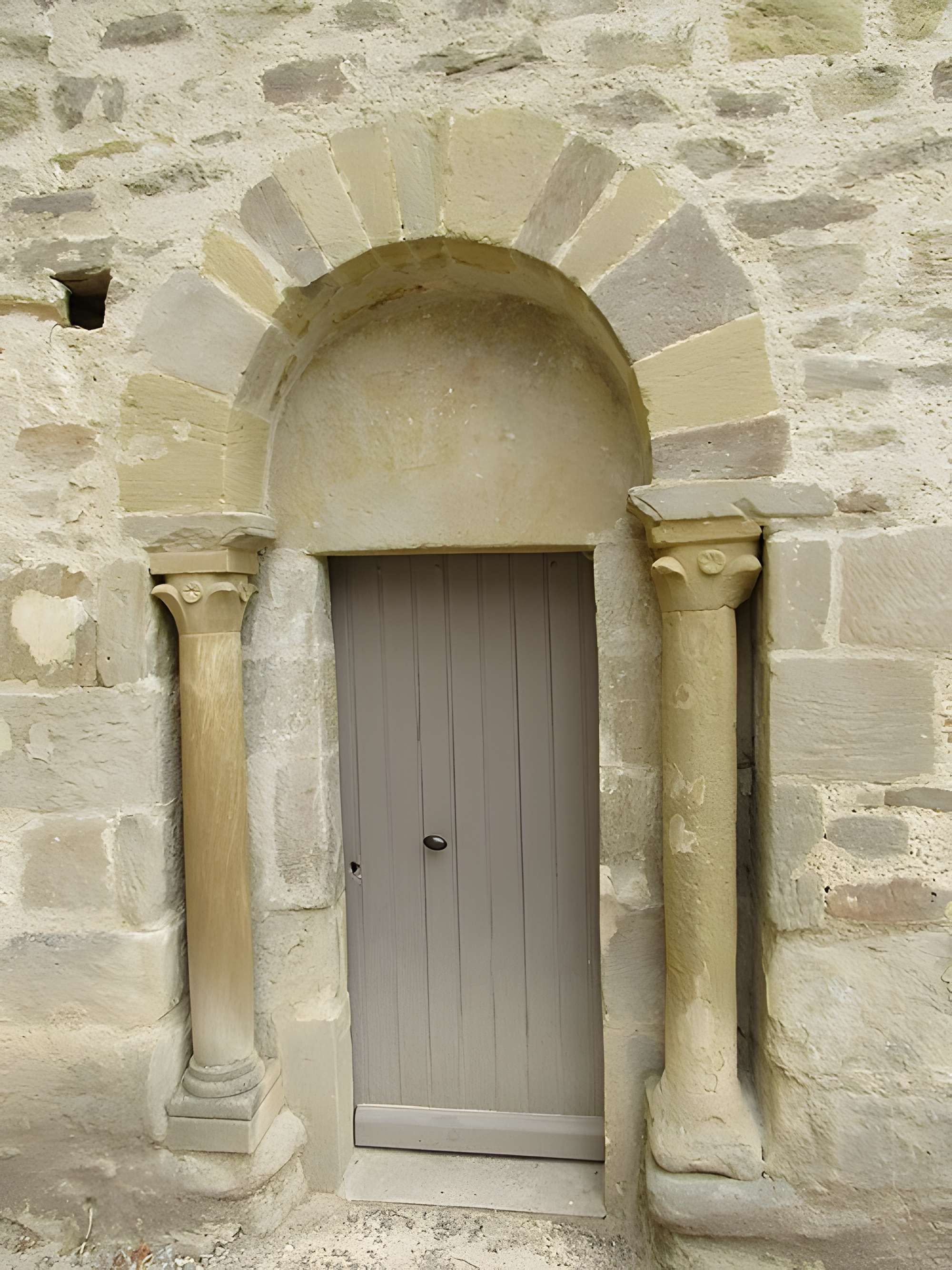 Eglise et son cimetière