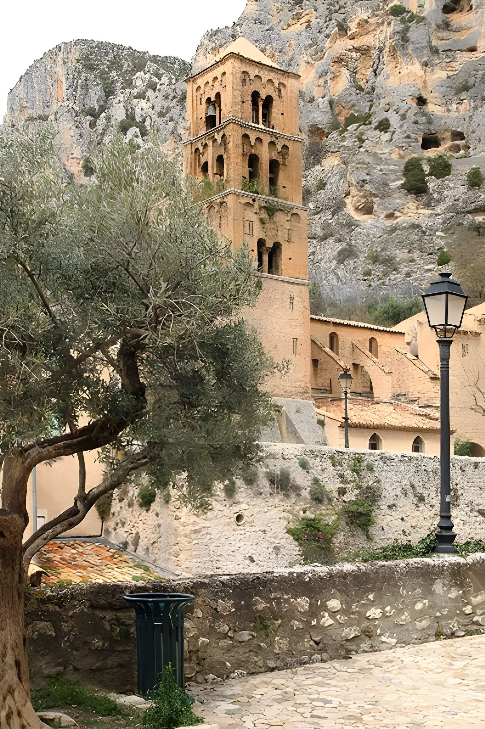Église Notre-Dame-de-l'Assomption de Moustiers-Sainte-Marie