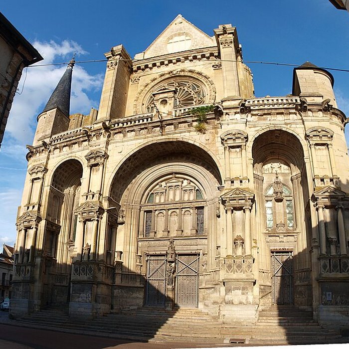 Photo de Église Notre-Dame-de-lAssomption de Villeneuve-sur-Yonne