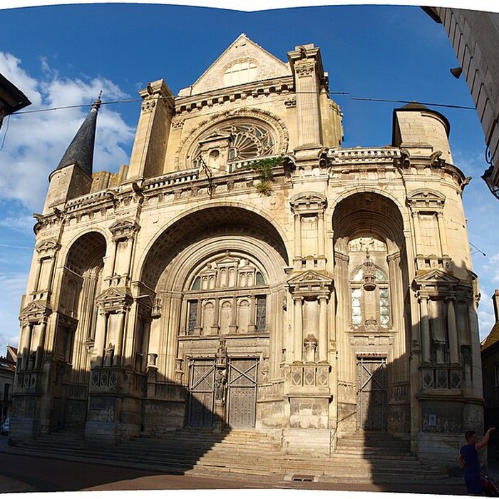 Photo de Église Notre-Dame-de-lAssomption de Villeneuve-sur-Yonne
