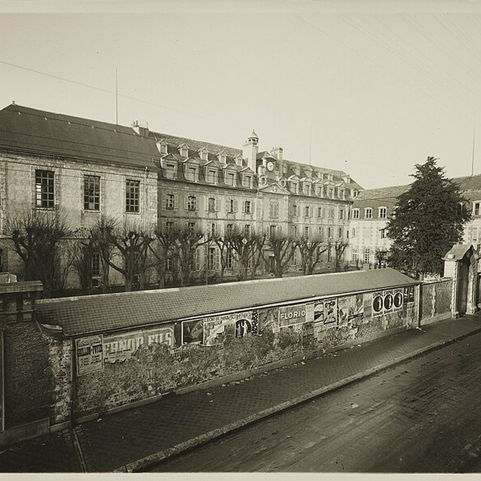 Photo de Ancien séminaire Saint-Charles, autrefois bâtiment des Archives Départementales