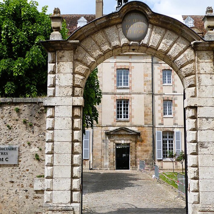 Photo de Ancien séminaire Saint-Charles, autrefois bâtiment des Archives Départementales
