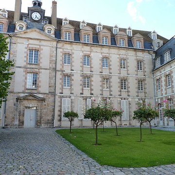 Ancien séminaire Saint-Charles, autrefois bâtiment des Archives Départementales