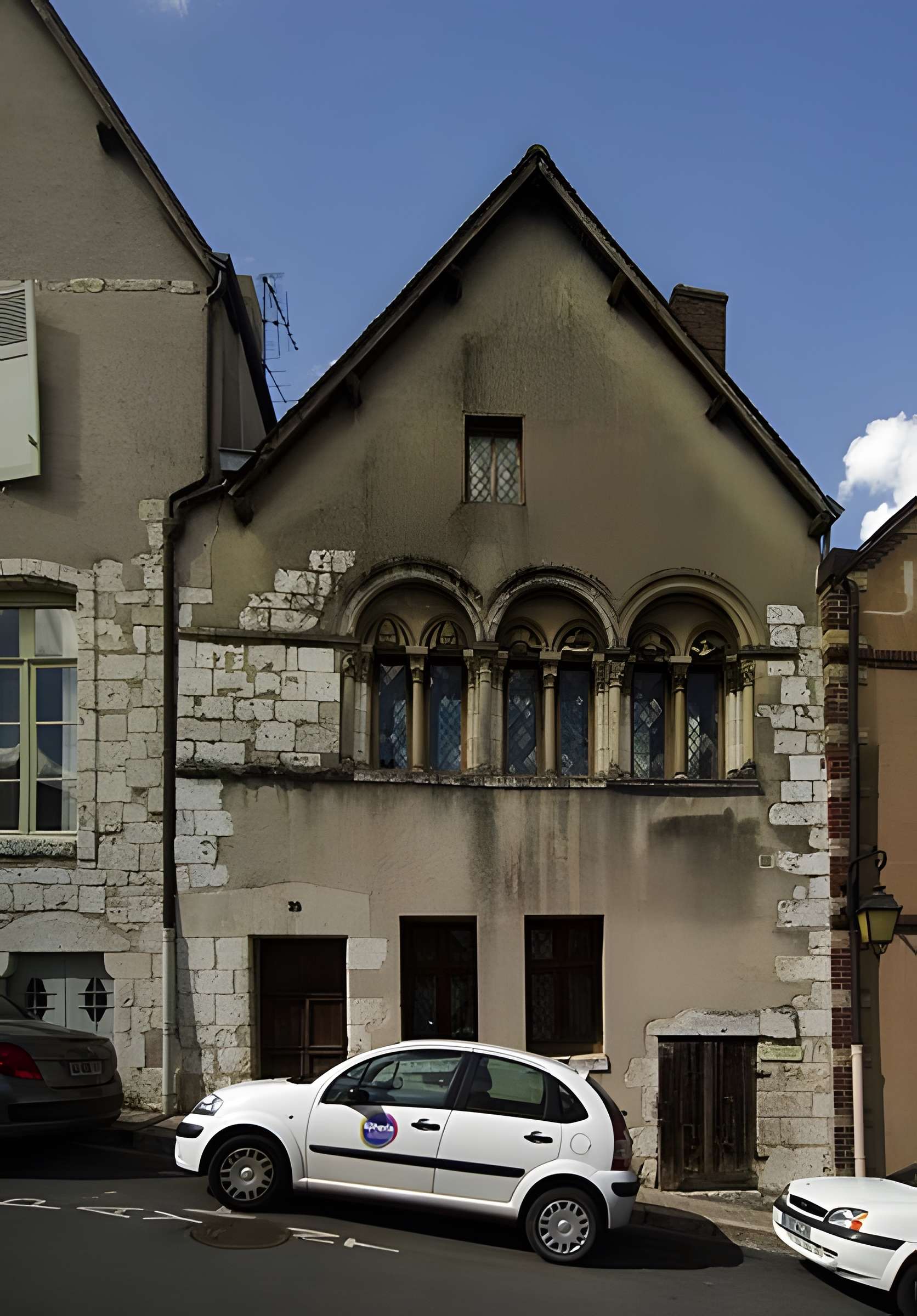 Maison du XIIe siècle