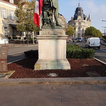 Monument à Marceau