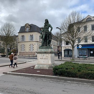 Monument à Marceau