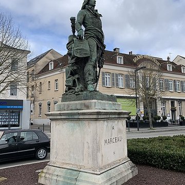 Monument à Marceau