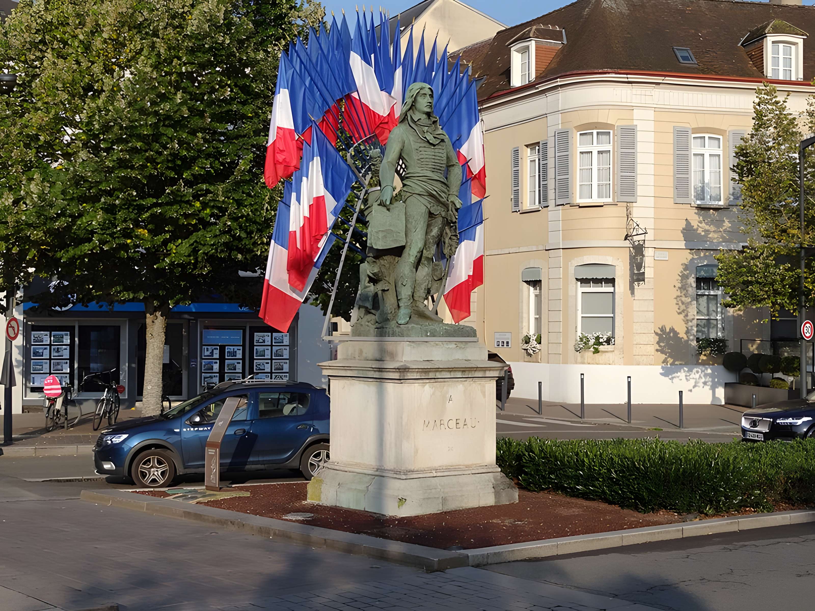 Monument à Marceau