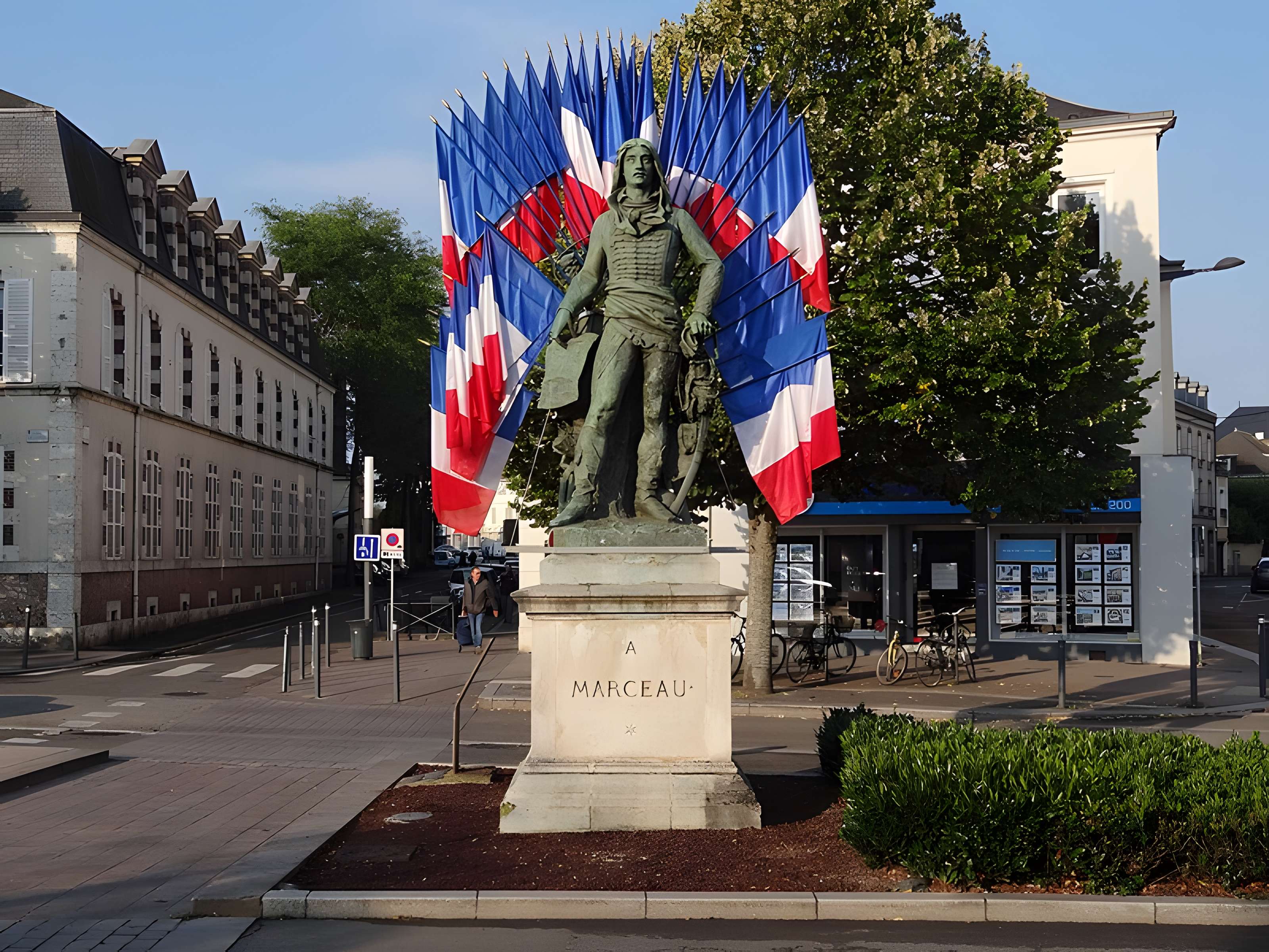 Monument à Marceau