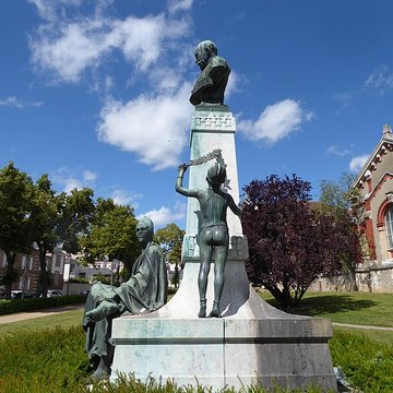 Monument à Noël Ballay