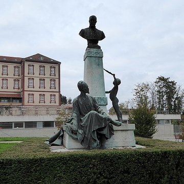 Monument à Noël Ballay