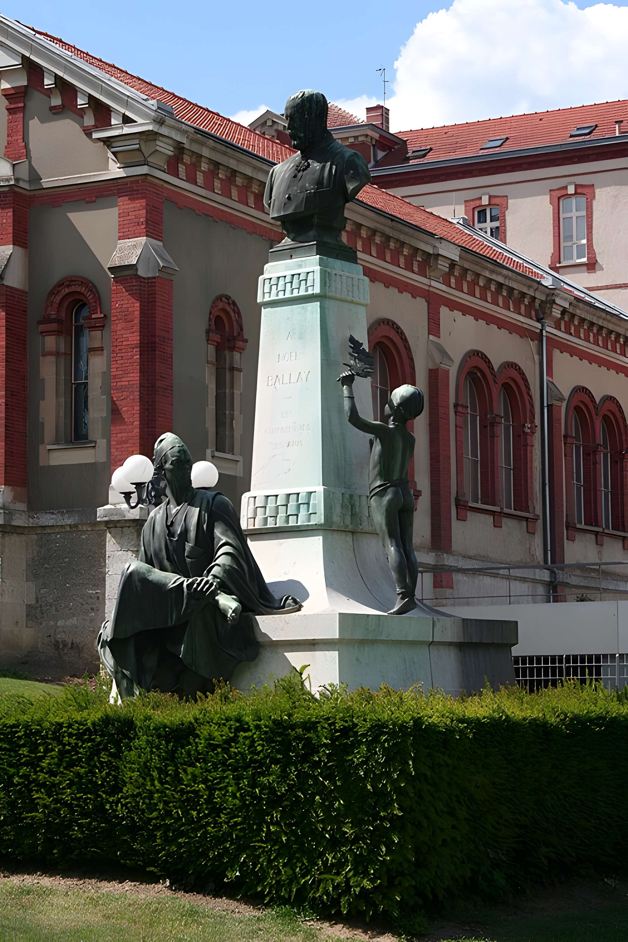 Monument à Noël Ballay