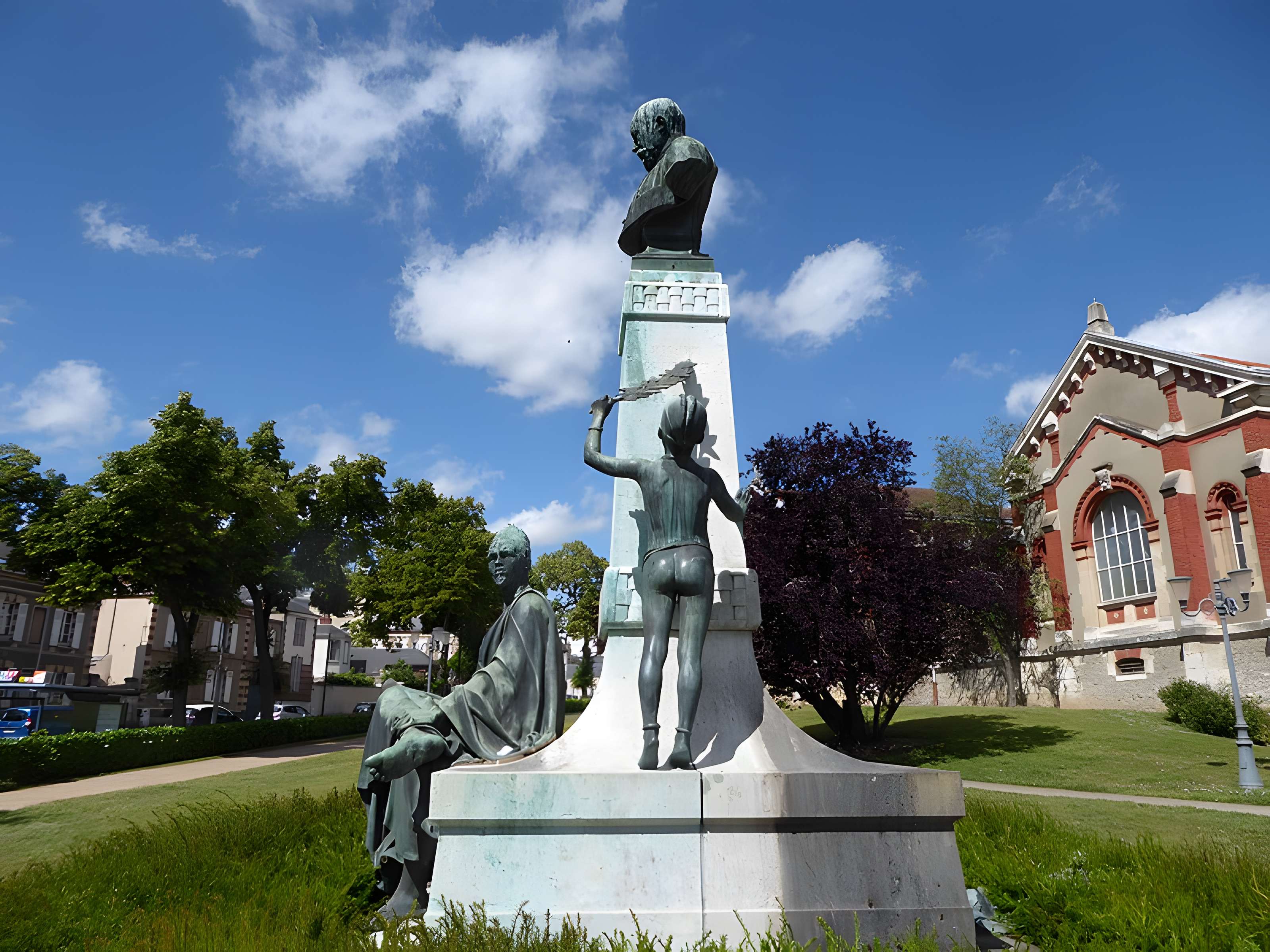 Monument à Noël Ballay
