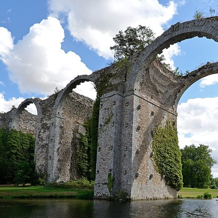 Photo de Ancien aqueduc de Pontgouin à Versailles également sur communes de Berchères-Saint-Germain et Pontgouin