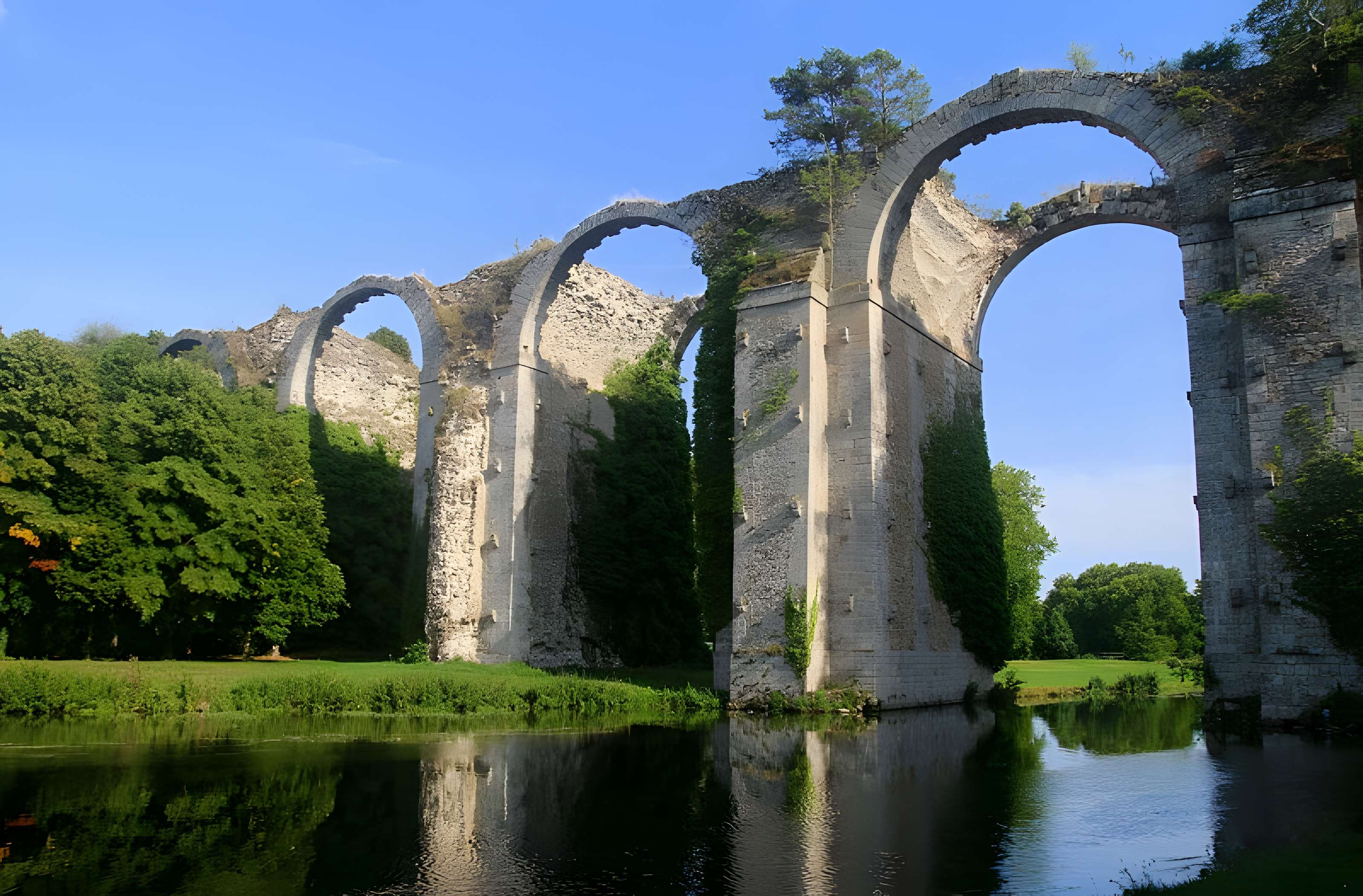 Ancien aqueduc de Pontgouin à Versailles (également sur communes de Berchères-Saint-Germain et Pontgouin)