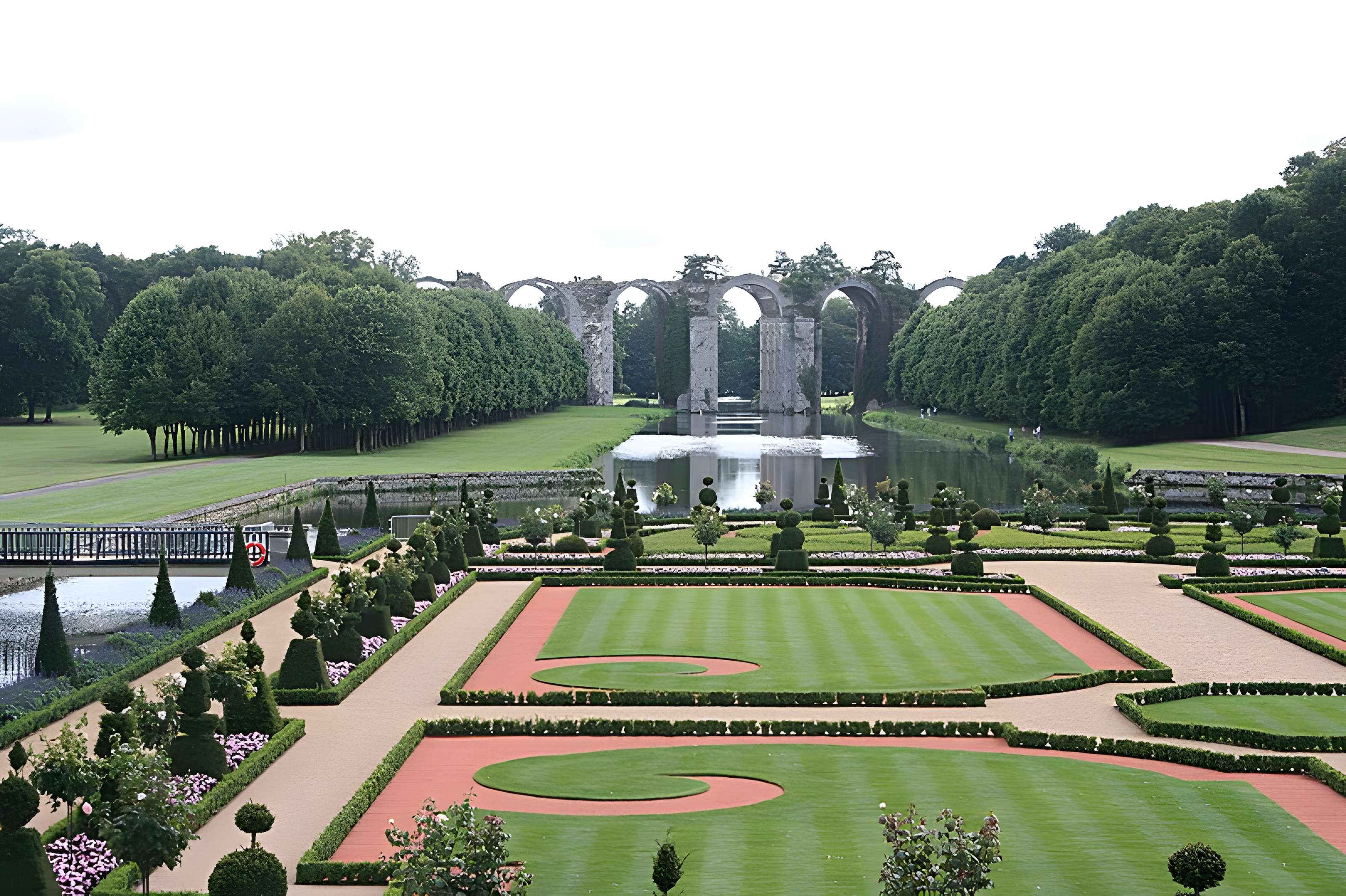 Ancien aqueduc de Pontgouin à Versailles (également sur communes de Berchères-Saint-Germain et Pontgouin)