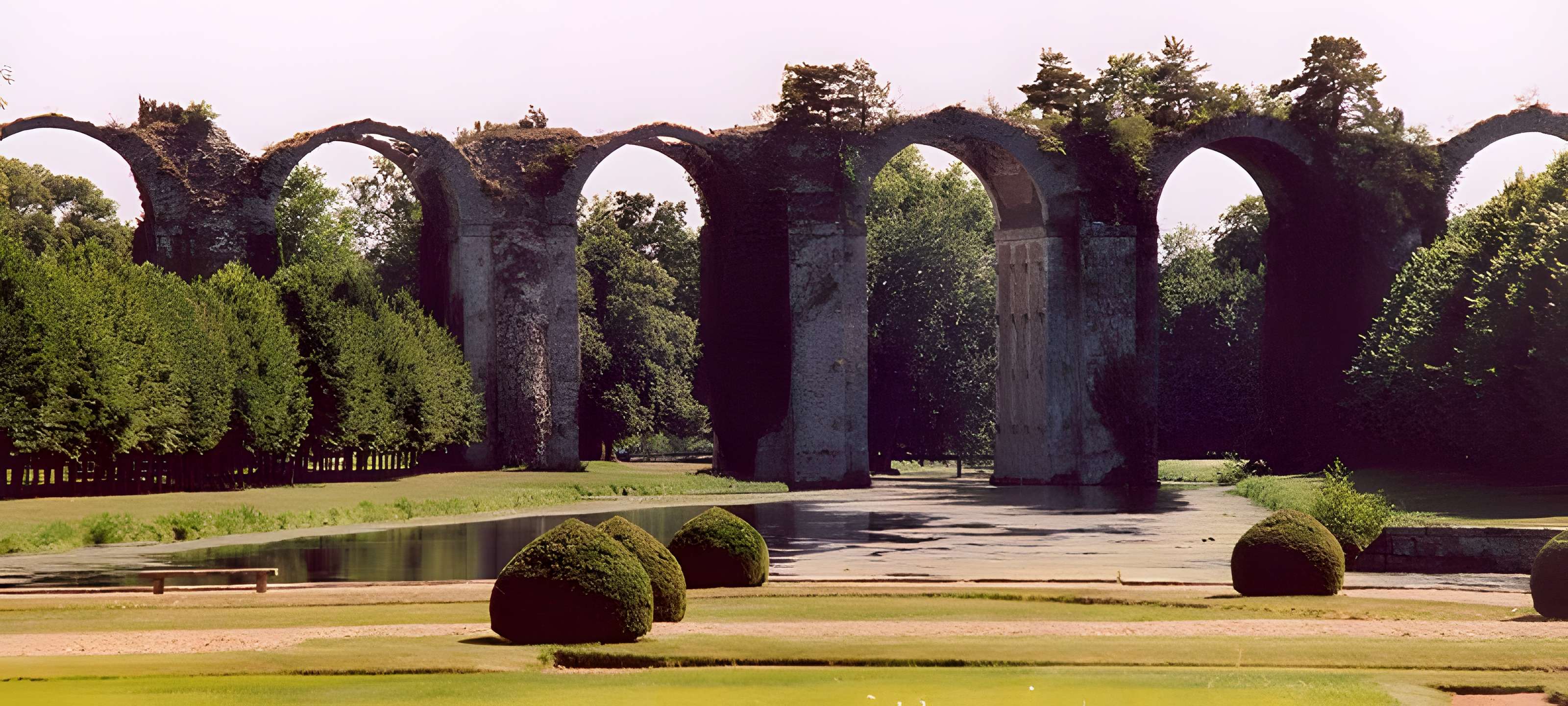 Ancien aqueduc de Pontgouin à Versailles (également sur communes de Berchères-Saint-Germain et Pontgouin)