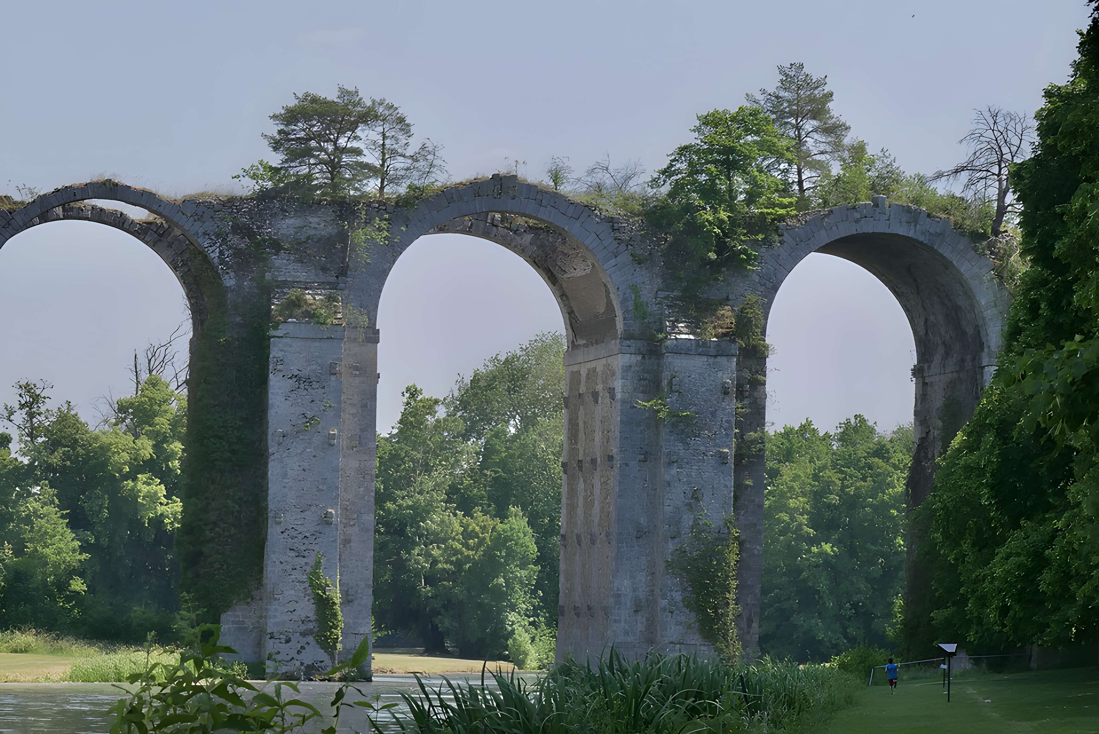 Ancien aqueduc de Pontgouin à Versailles (également sur communes de Berchères-Saint-Germain et Pontgouin)