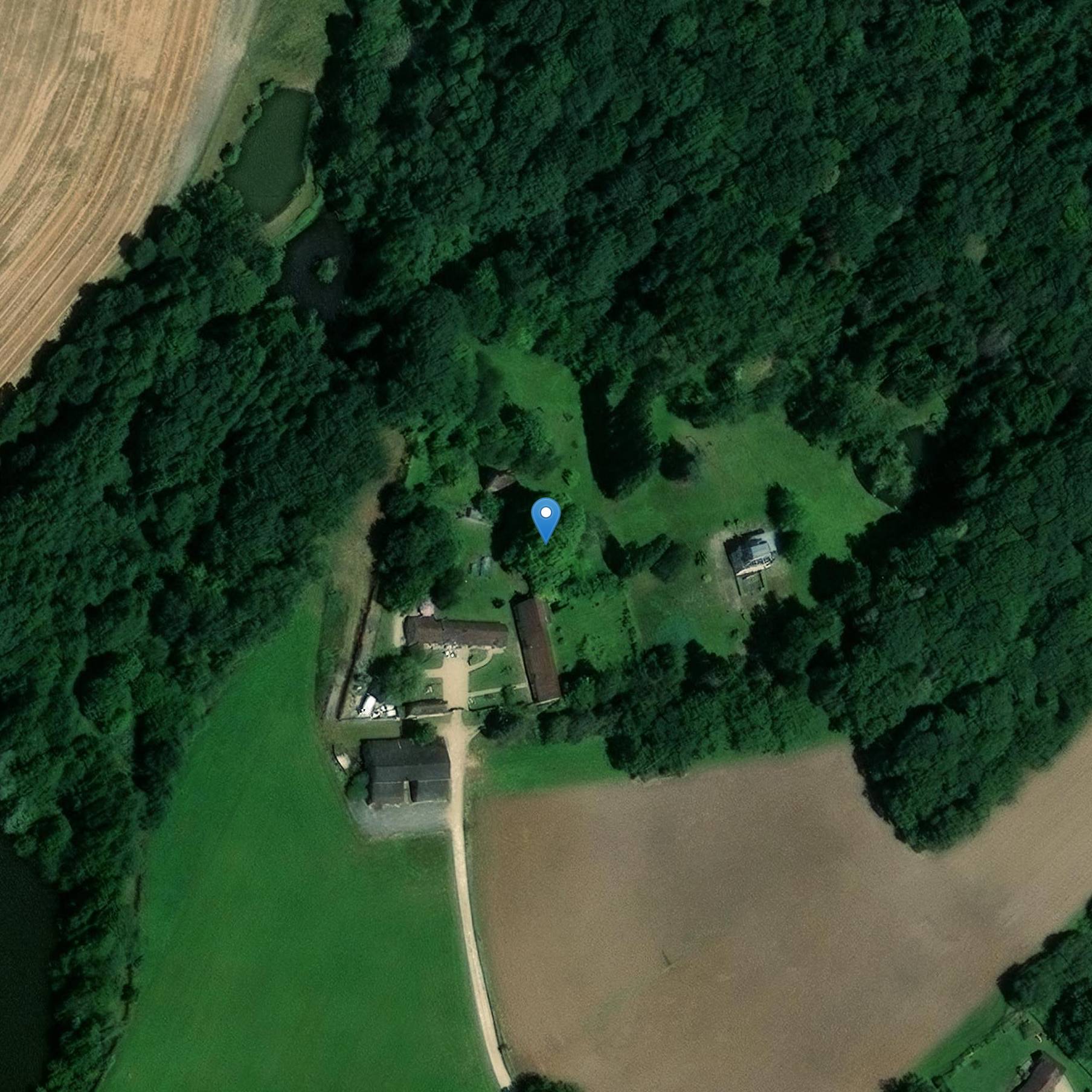 Photo de 雷纳尔迪耶前医院办公室的建筑物和地层