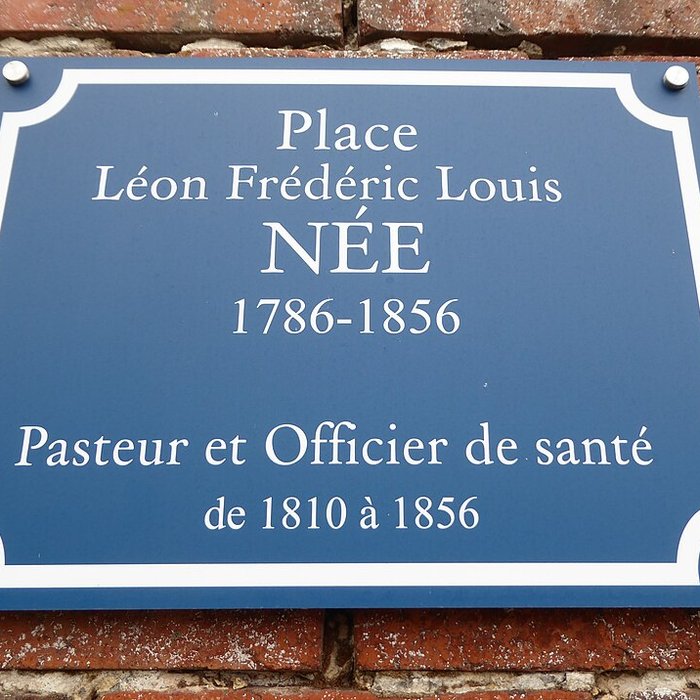 Photo de Temple protestant et la parcelle jouxtant l’édifice formant l’emprise de l’ancien cimetière huguenot de Marsauceux