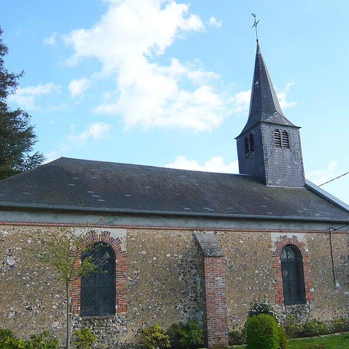 Photo de Temple protestant et la parcelle jouxtant l’édifice formant l’emprise de l’ancien cimetière huguenot de Marsauceux