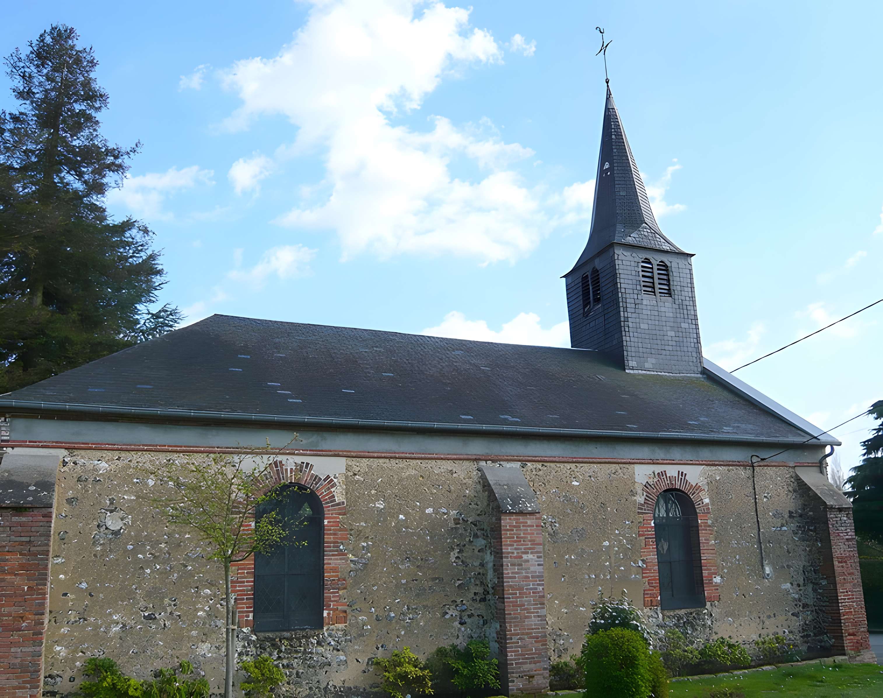Temple protestant et la parcelle jouxtant l’édifice formant l’emprise de l’ancien cimetière huguenot de Marsauceux