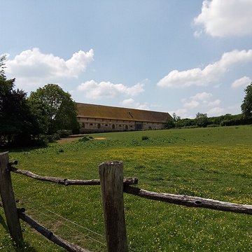 Bâtiments et sols de lancienne ferme seigneuriale