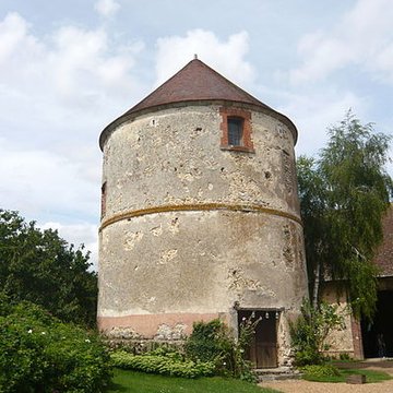 Bâtiments et sols de lancienne ferme seigneuriale