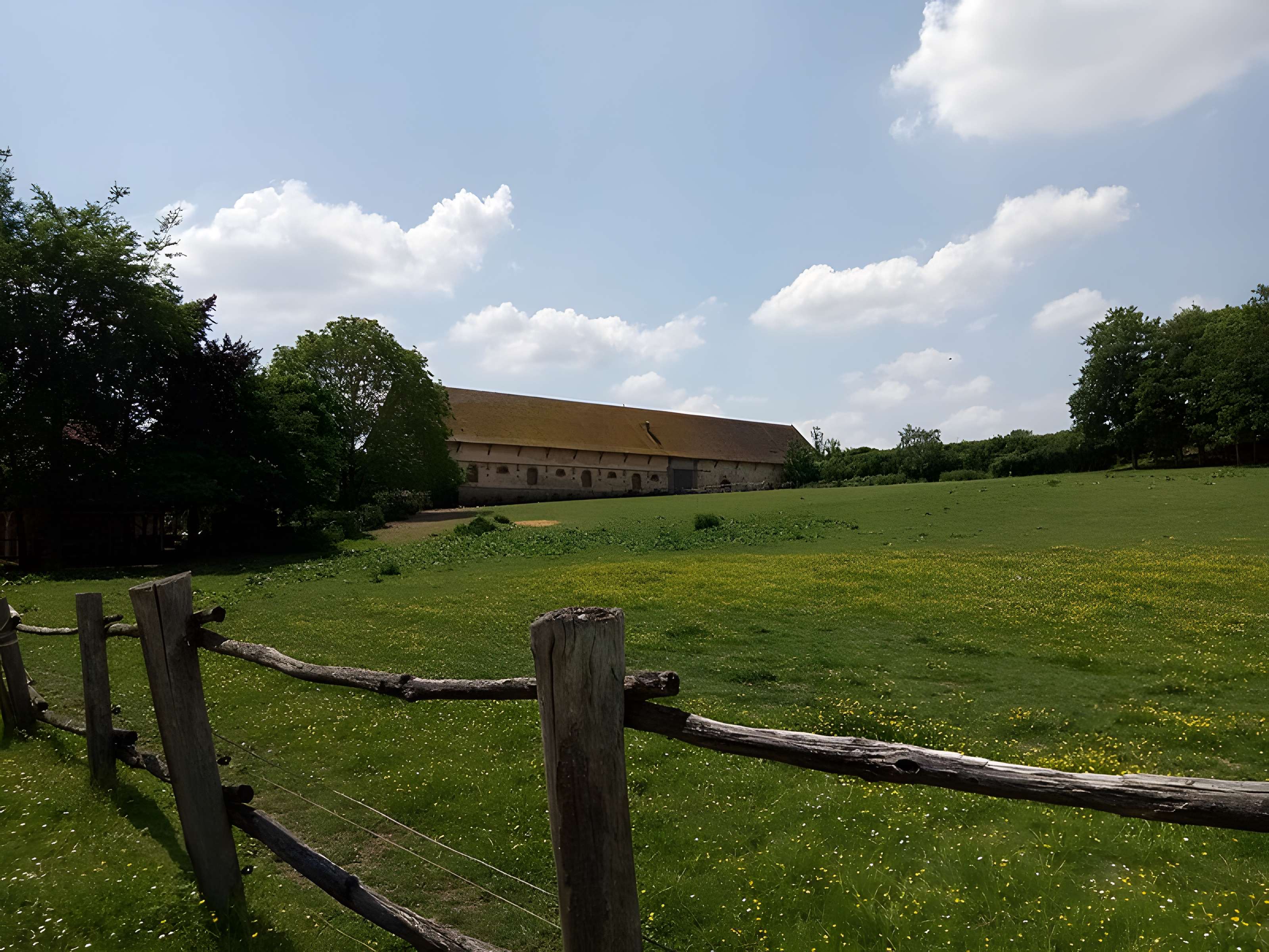 Bâtiments et sols de l'ancienne ferme seigneuriale