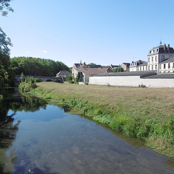 Photo de Ancien aqueduc de Pontgouin à Versailles également sur communes de Maintenon et Berchères-Saint-Germain