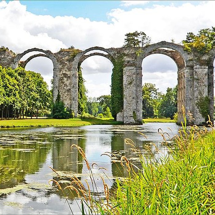 Photo de Ancien aqueduc de Pontgouin à Versailles également sur communes de Maintenon et Berchères-Saint-Germain