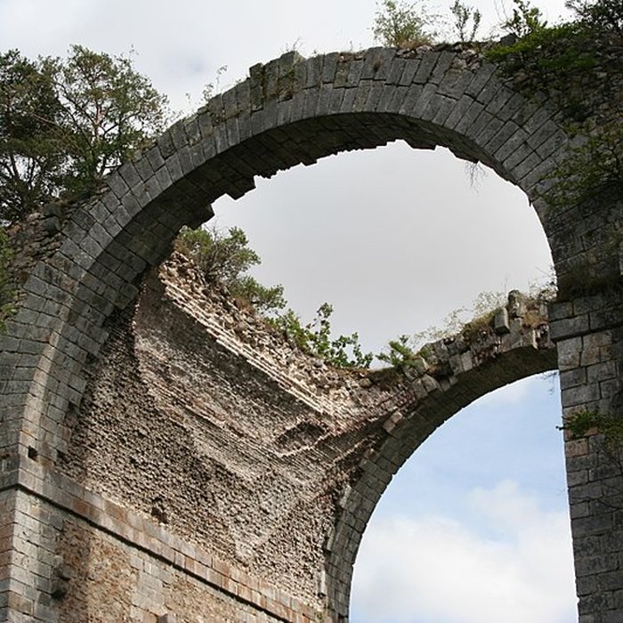 Photo de Ancien aqueduc de Pontgouin à Versailles également sur communes de Maintenon et Berchères-Saint-Germain