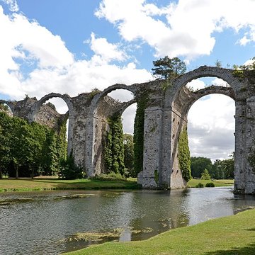 Ancien aqueduc de Pontgouin à Versailles également sur communes de Maintenon et Berchères-Saint-Germain