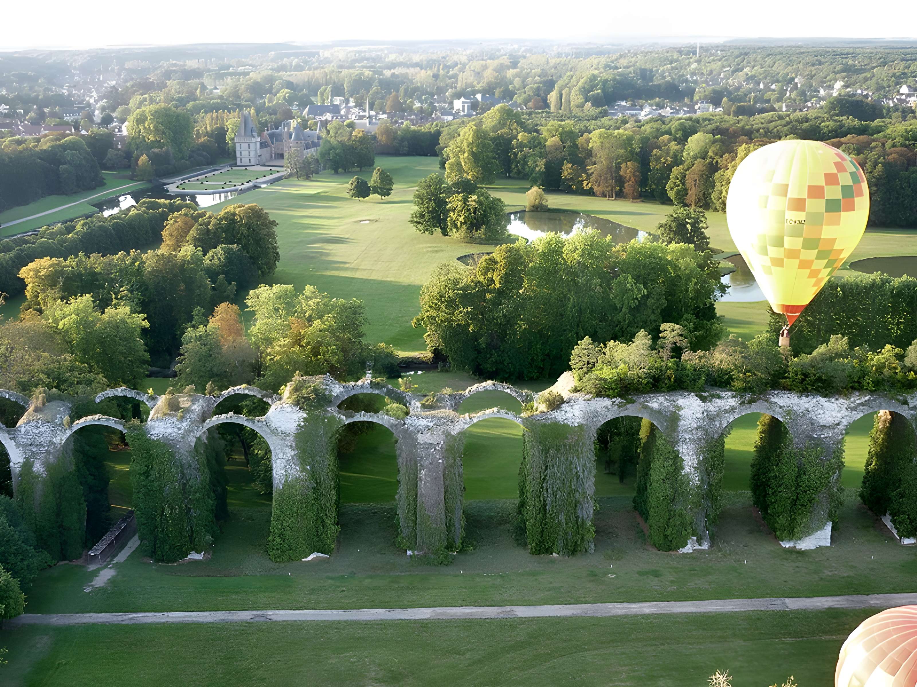 Ancien aqueduc de Pontgouin à Versailles (également sur communes de Maintenon et Berchères-Saint-Germain)