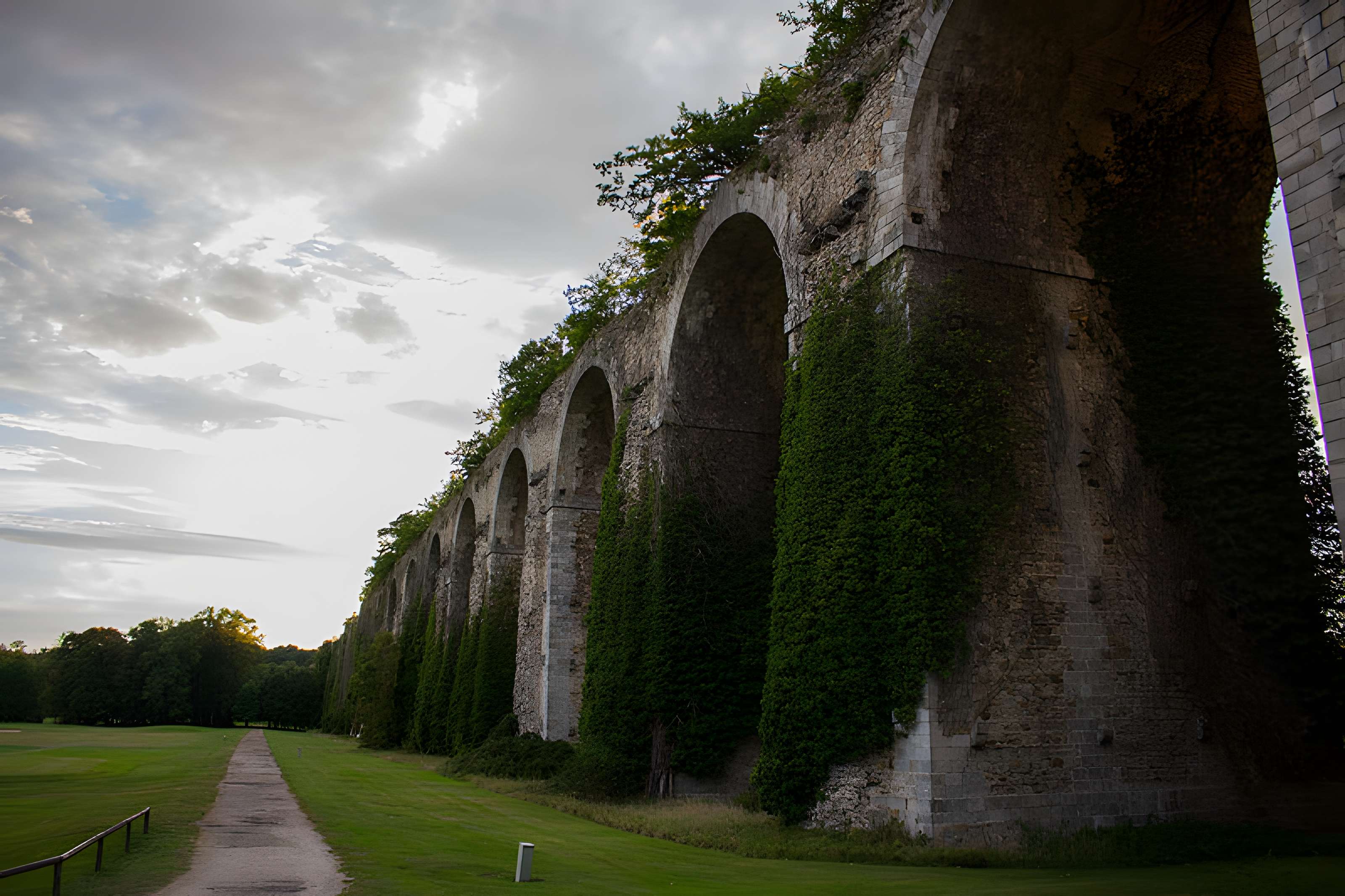 Ancien aqueduc de Pontgouin à Versailles (également sur communes de Maintenon et Berchères-Saint-Germain)