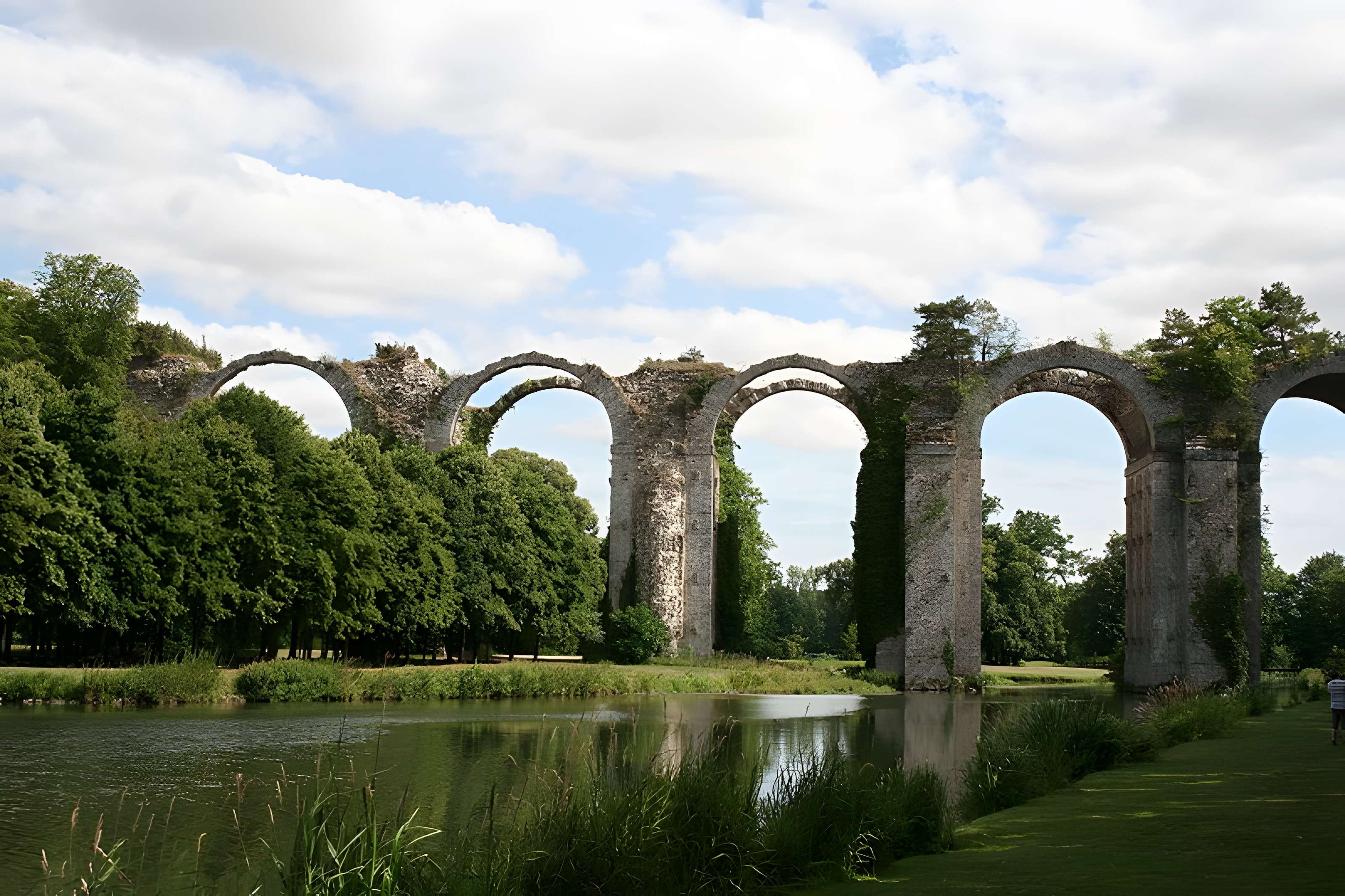 Ancien aqueduc de Pontgouin à Versailles (également sur communes de Maintenon et Berchères-Saint-Germain)