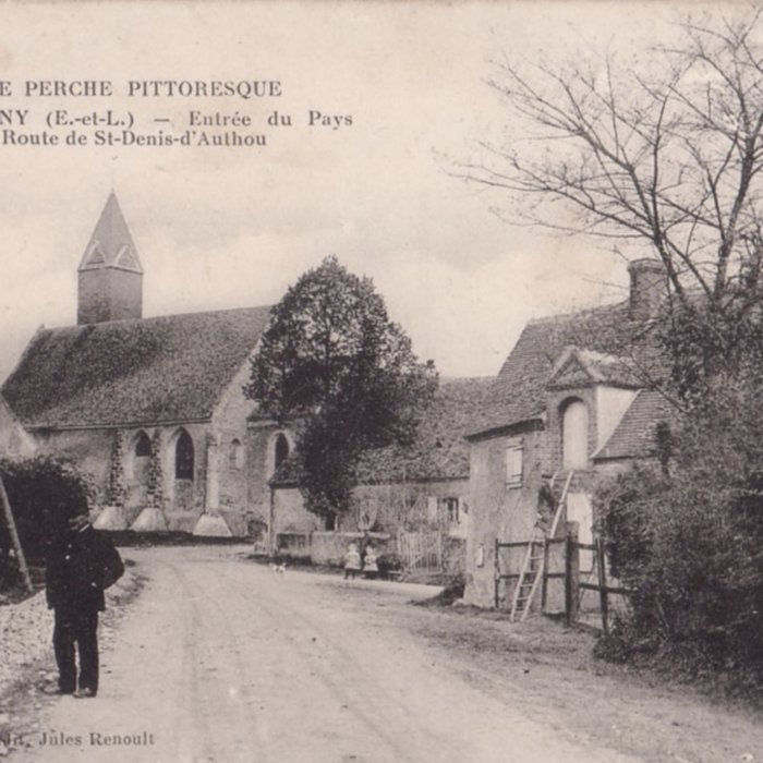 Photo de Ancienne église paroissiale de Saint-Hilaire des Noyers, actuelle chapelle Saint-Hilaire des Noyers