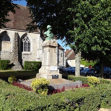 Ancienne église paroissiale de Saint-Hilaire des Noyers, actuelle chapelle Saint-Hilaire des Noyers
