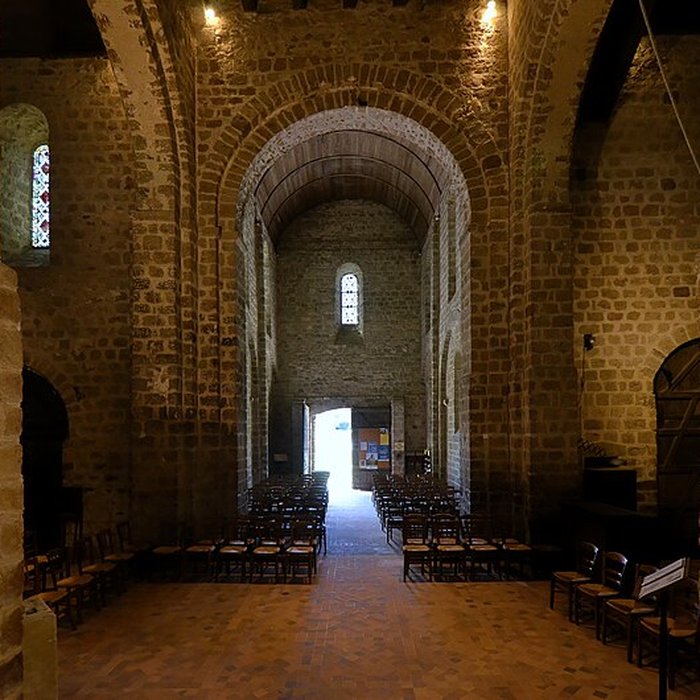 Photo de Eglise Notre-Dame-sur-lEau ou Notre-Dame-sous-lEau