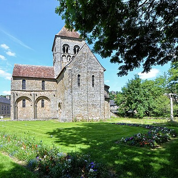 Photo de Eglise Notre-Dame-sur-lEau ou Notre-Dame-sous-lEau